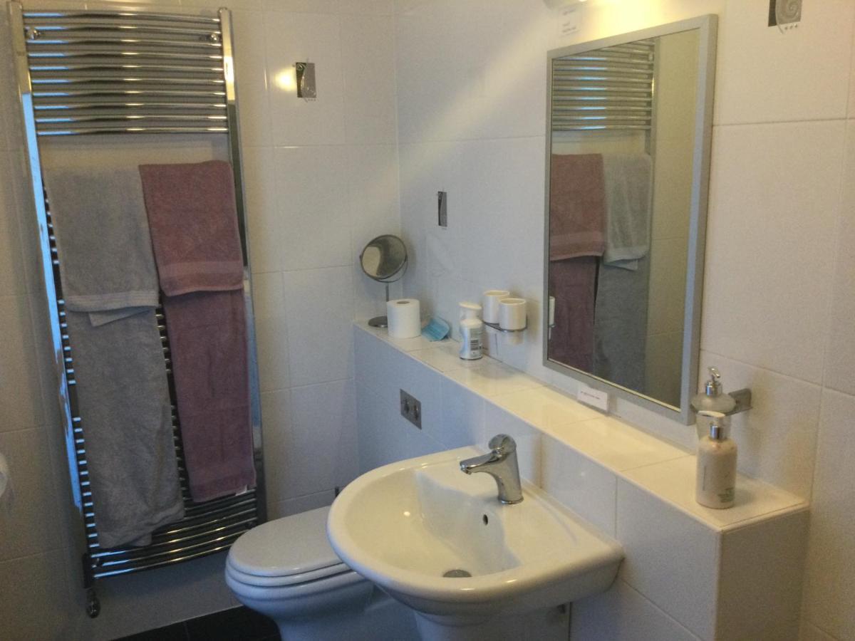 Hh Accommodation มิลลอม ภายนอก รูปภาพ